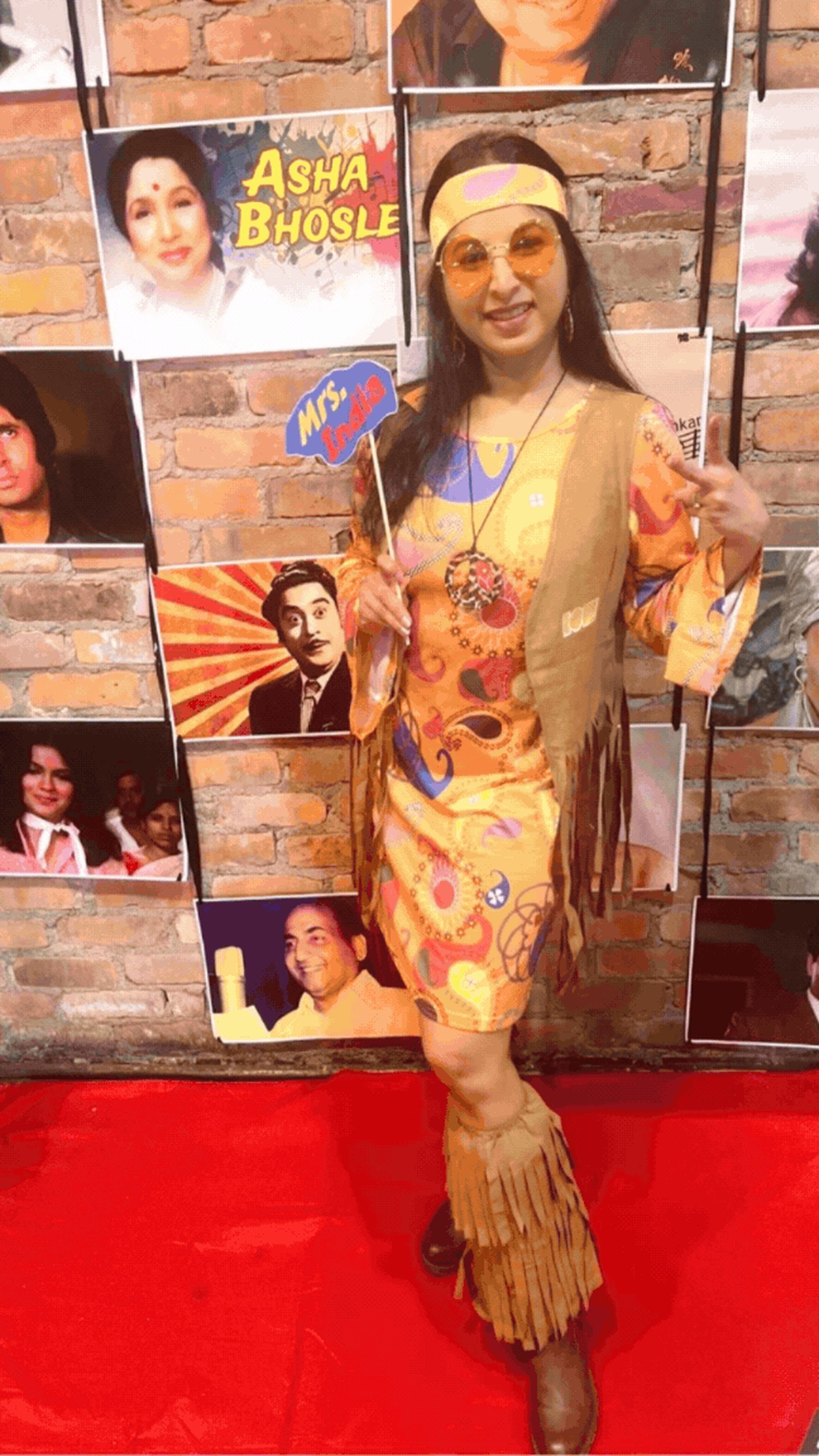 A best-dressed winner in an 80s retro outfit at Bollywood Retro Night
